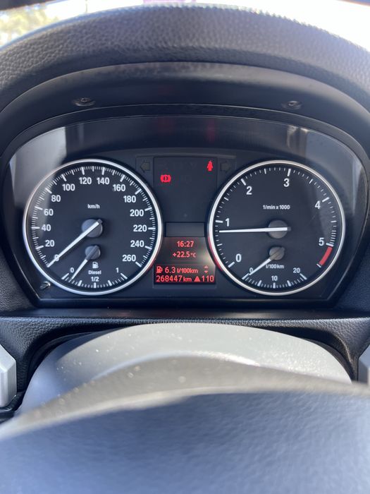 BMW E90 318d pack M
