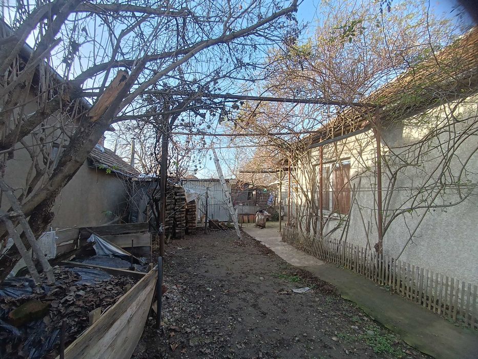 3-х кімнатний будинок 71 кв.м., житловий стан, 6.5 соток, гараж підвал