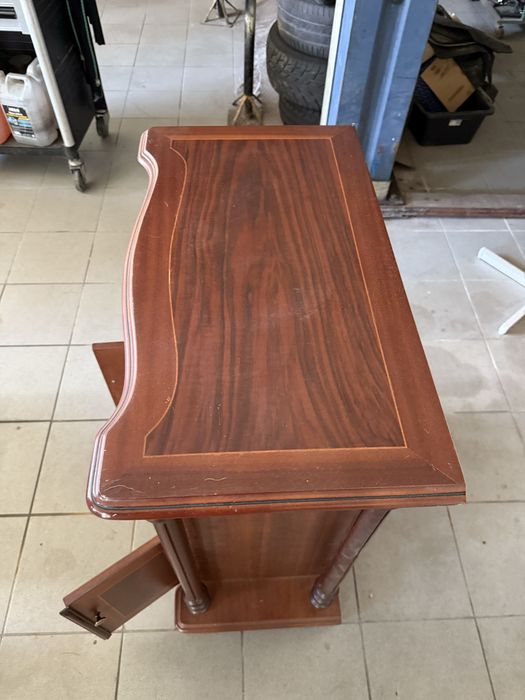 Móvel classico em madeira