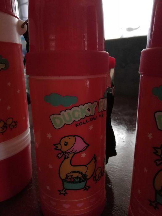 4 garrafas vintage p/ criança nunca usados,"Ducky Family - Follow me"