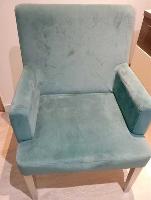 Cadeirão aveludado em azul