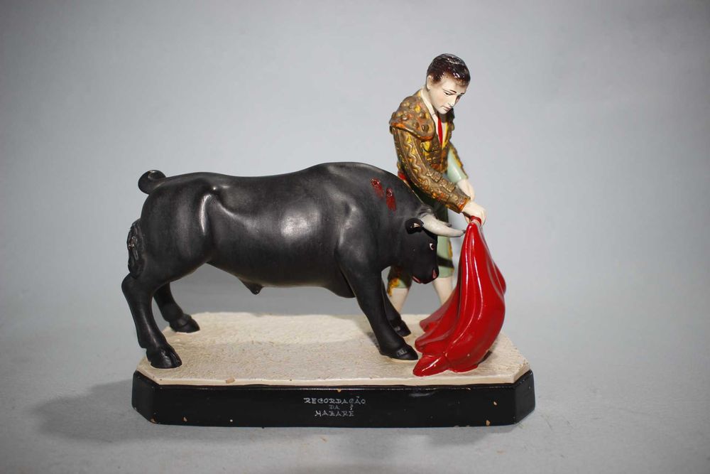 Figura em faiança - Toureiro - Touro - Recordação da Nazare