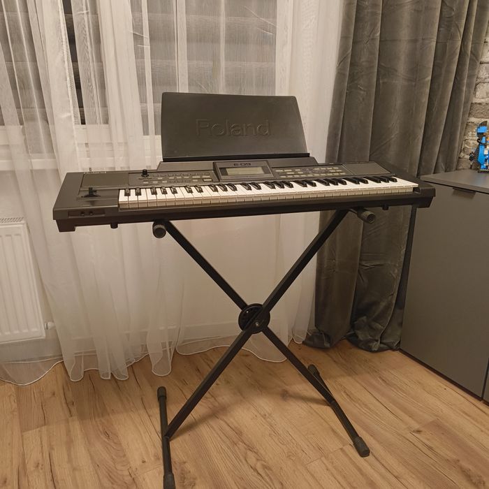 Roland E-09 interactive arranger