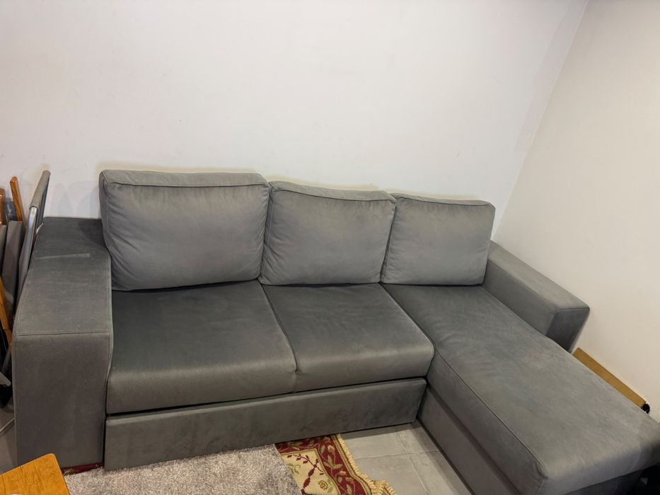 Sofá cama com chaise long