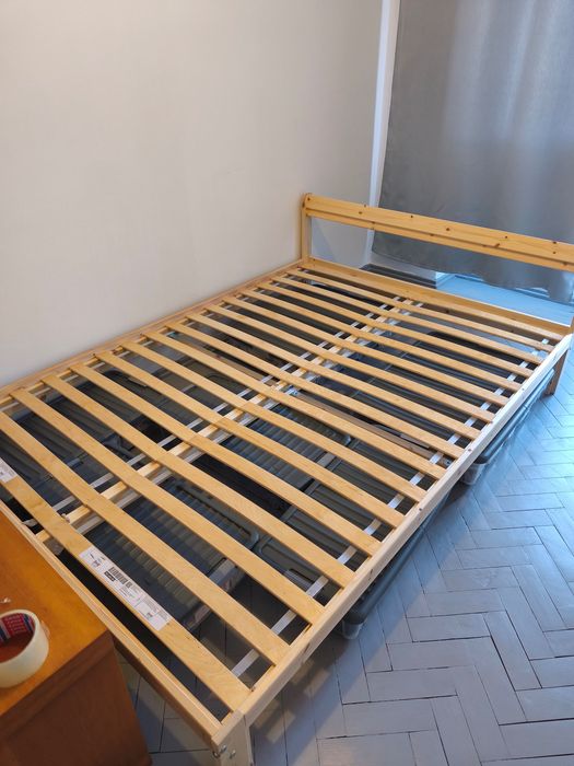 Cama de Madeira e colchão