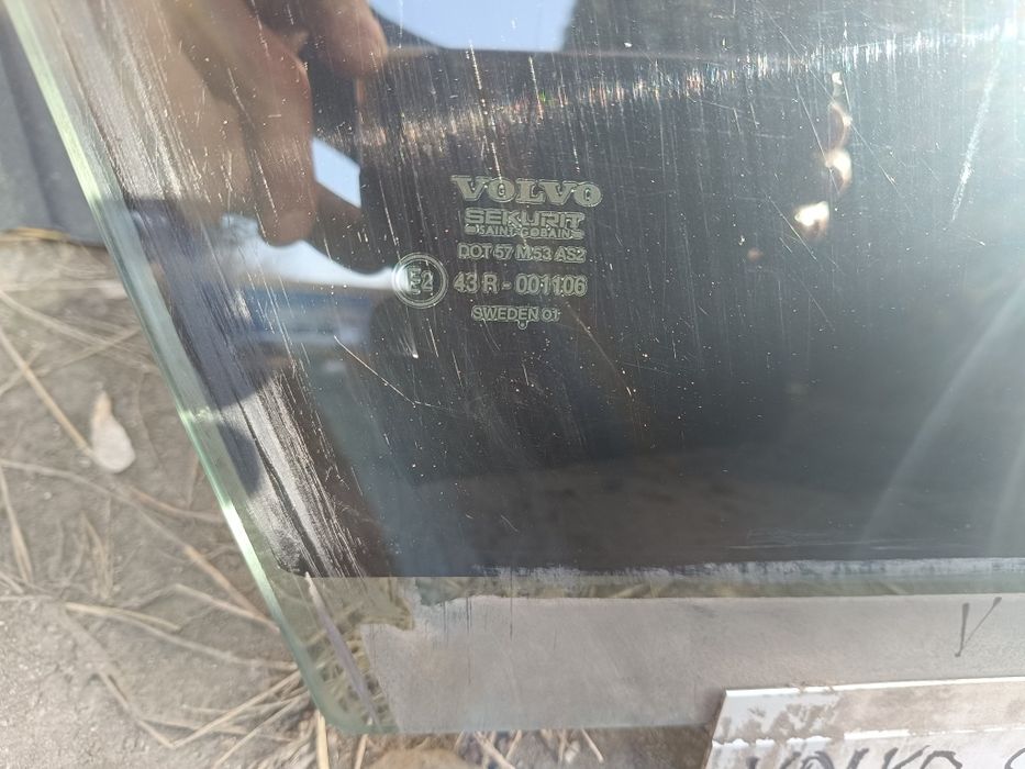 Стекло бокове передне праве