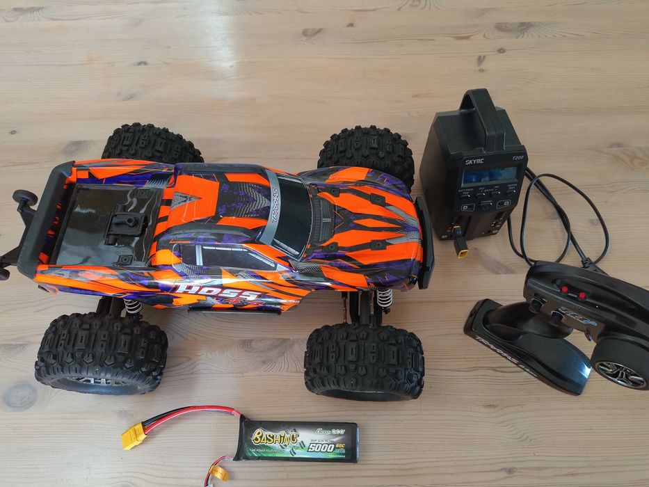 TRAXXAS Hoss 4X4 VXL + Bateria 3s + Ładowarka SKYRC T200 + Nowe serwo