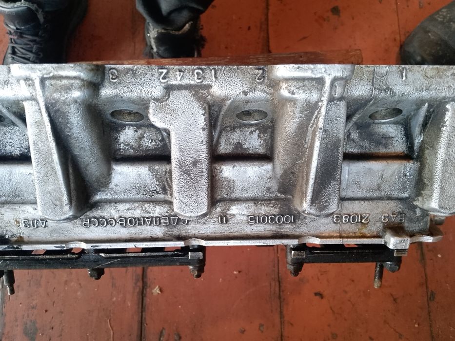 Головка двигуна ВАЗ 2109