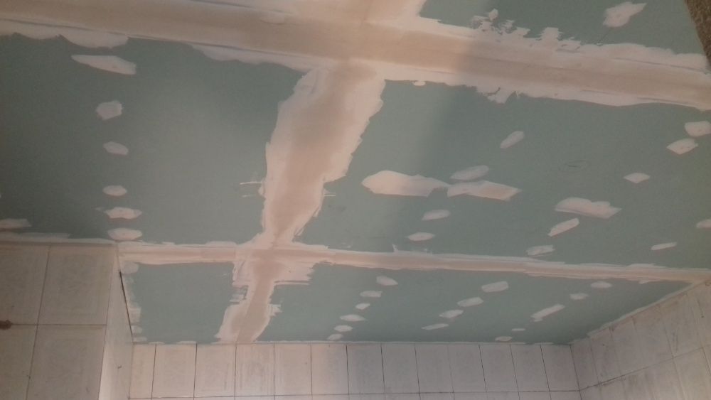 Execução de Tetos Falsos e Divisórias em PLADUR e Remodelações gerais.