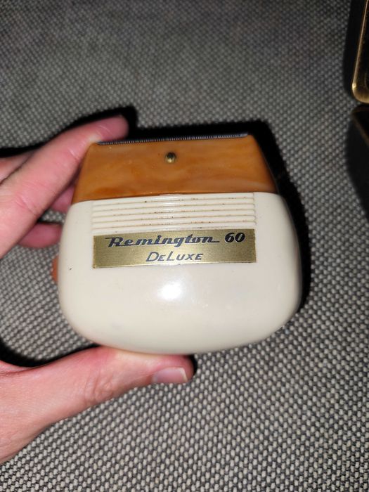 Máquina de barbear vintage Remington 60 DeLuxe com estojo original