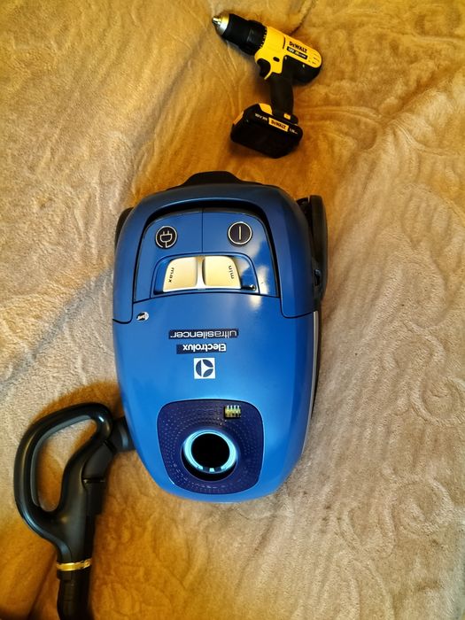 Odkurzacz hoover że szczotką Philipsa, sprawny jak w załącz nych zdje