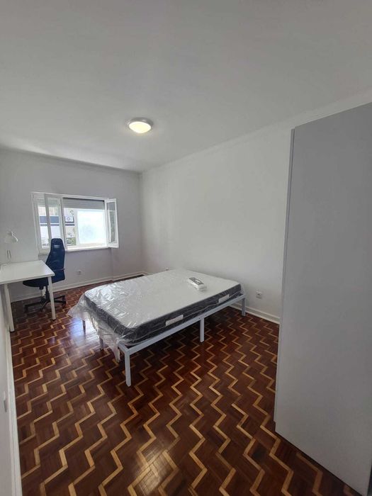 Apartamento Remodelada no Centro de Almada, 4 Quartos, Estudantes/Professores