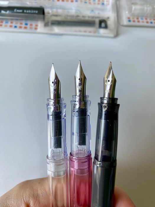 Перова ручка Pilot Kakuno M F