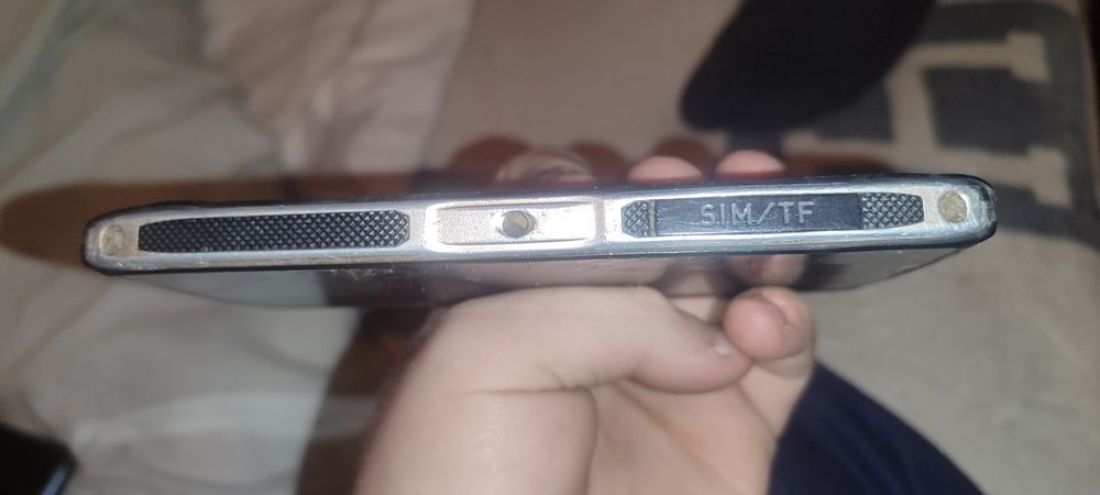 Продам на запчасти телефон