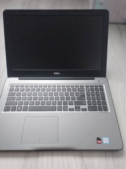 Laptop DELL Intel I3  SSD Radeon