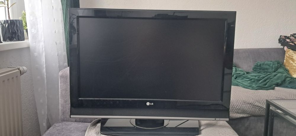 Telewizor LG 32 cale sprawny z pilotem