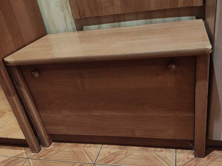 Шкафчик деревянный