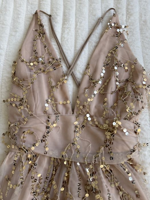 Vestido festa bege com brilhantes tamanho M