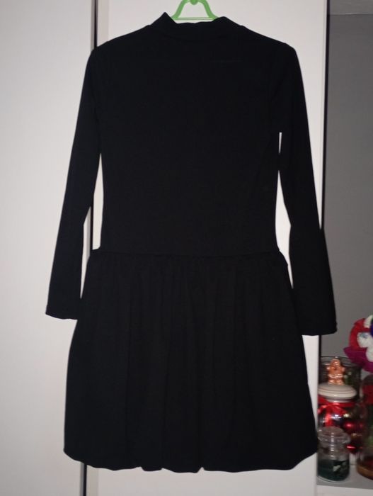 Sukienka czarna rozkloszowana