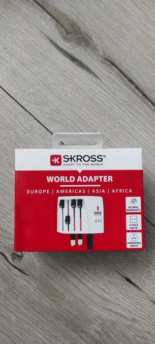 Uniwersalny adapter podróżny SKROSS