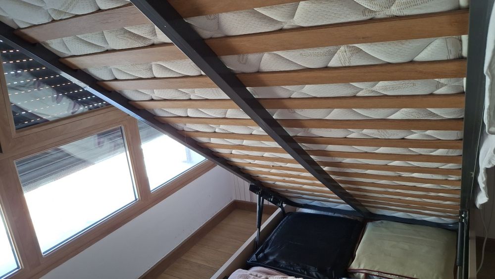 Cama com estrado elevatório e colchão incluído 195x95cm