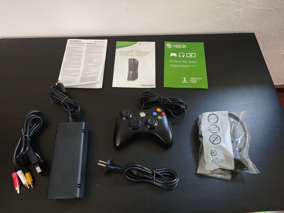 XBOX 360 (Com Caixa e Acessórios)