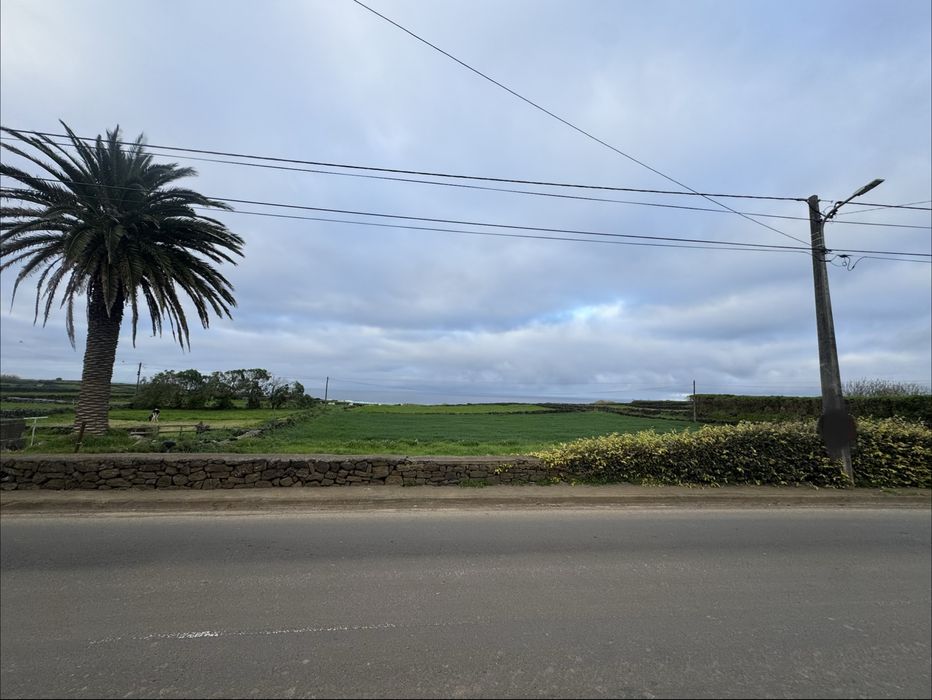 Terreno Urbano 1377m² com Vista Mar – Vila Nova, Ribeira da Areia