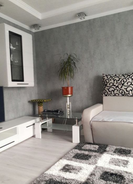 Поклейка шпалер (обоев), штукатурка