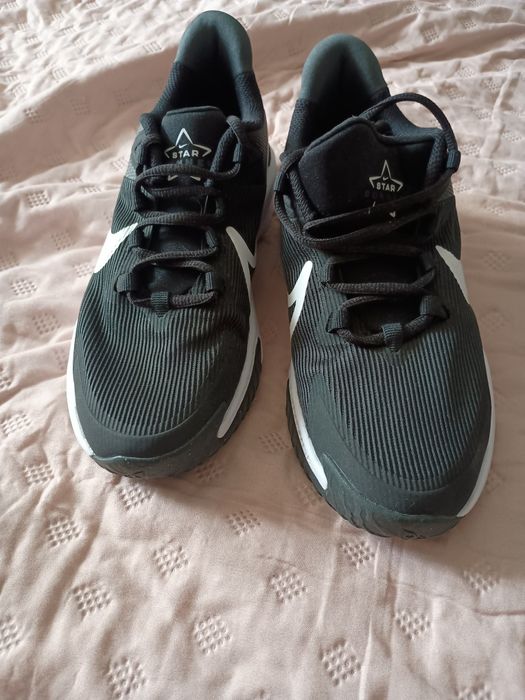 Sprzedam dziecięce Nike