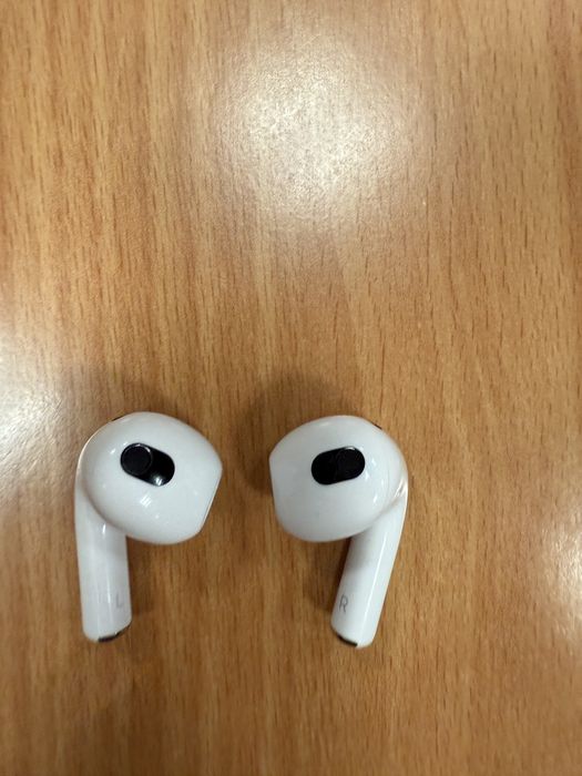 AirPods Apple 3rd  Original Generation with top-up Lightning Case64552792129667122