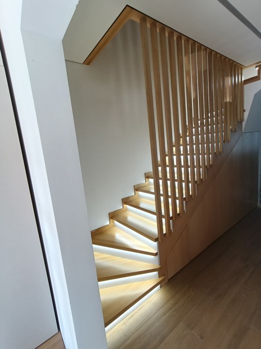 Сходи дерев'яні,сходи на замовлення,обшивка бетонних,металевих сходів.