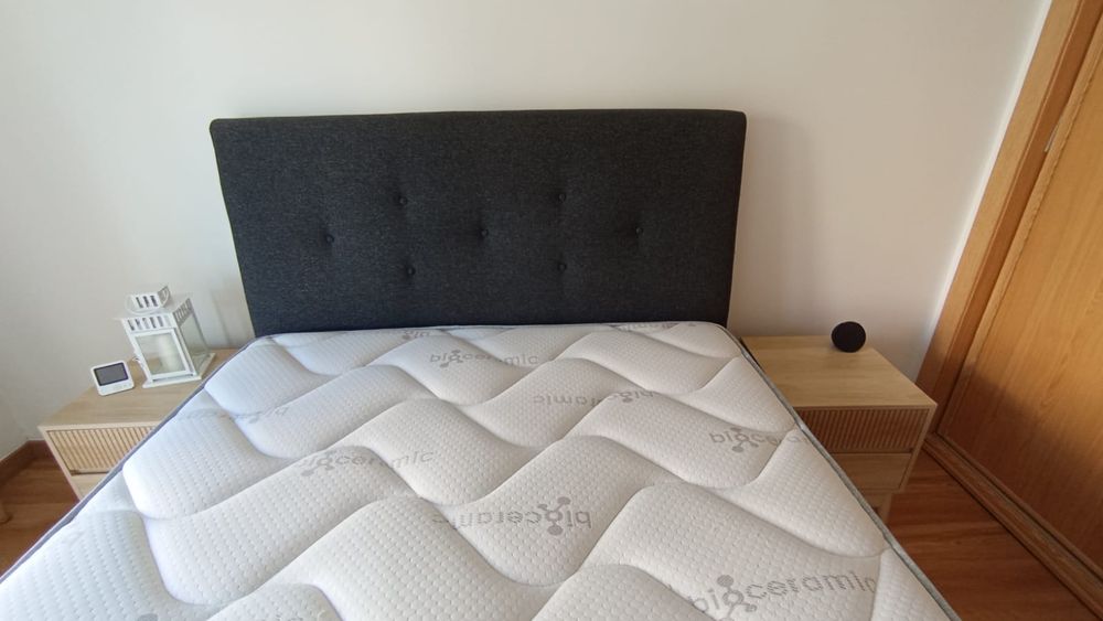 Cama casal estufada IDANÄS com colchão