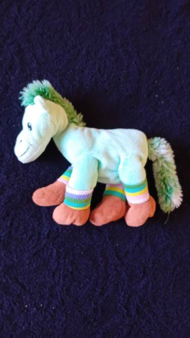 Maskotka konik pluszak miętowy