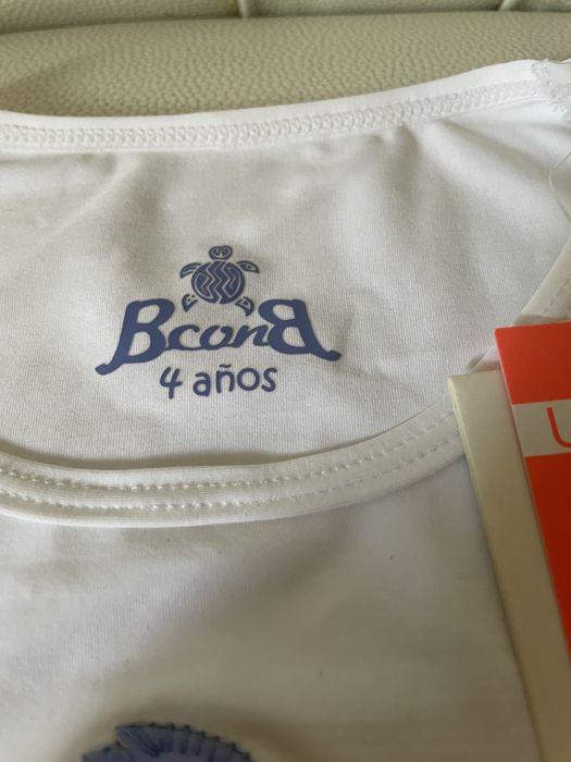 Tshirt com proteção solar tamanho 4 nova