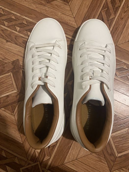 Білі кеди Reserved