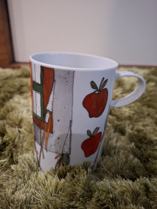 Caneca de porcelana da coleção Vimaranes da Vista Alegre. 
A coleção f
