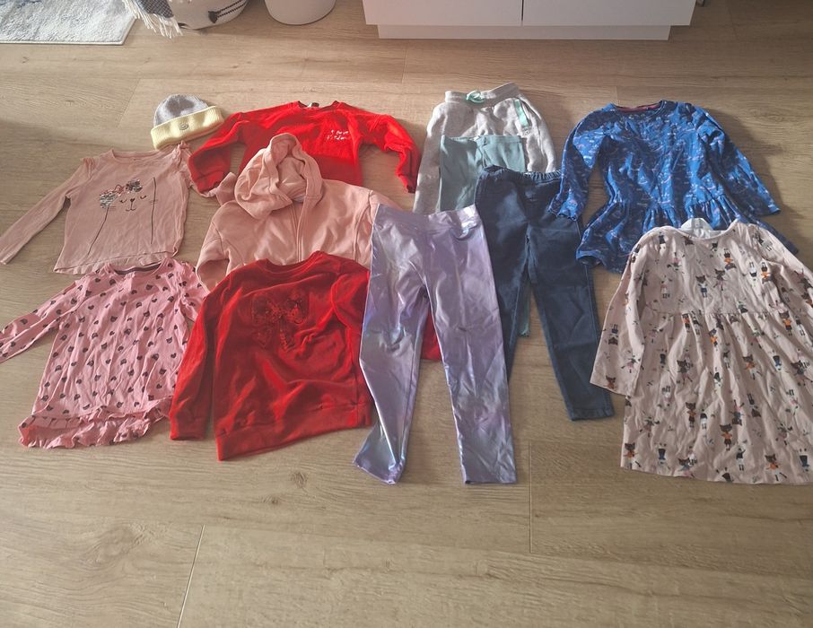 Zestaw ubrań dla dziewczynek 104-110