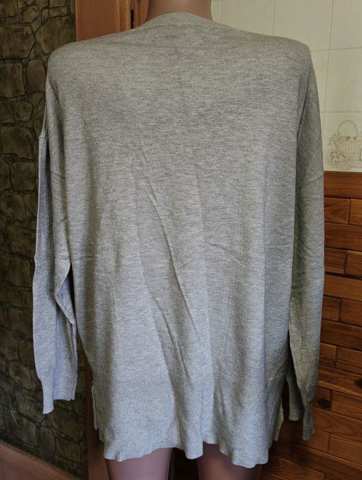 Свитер женский .