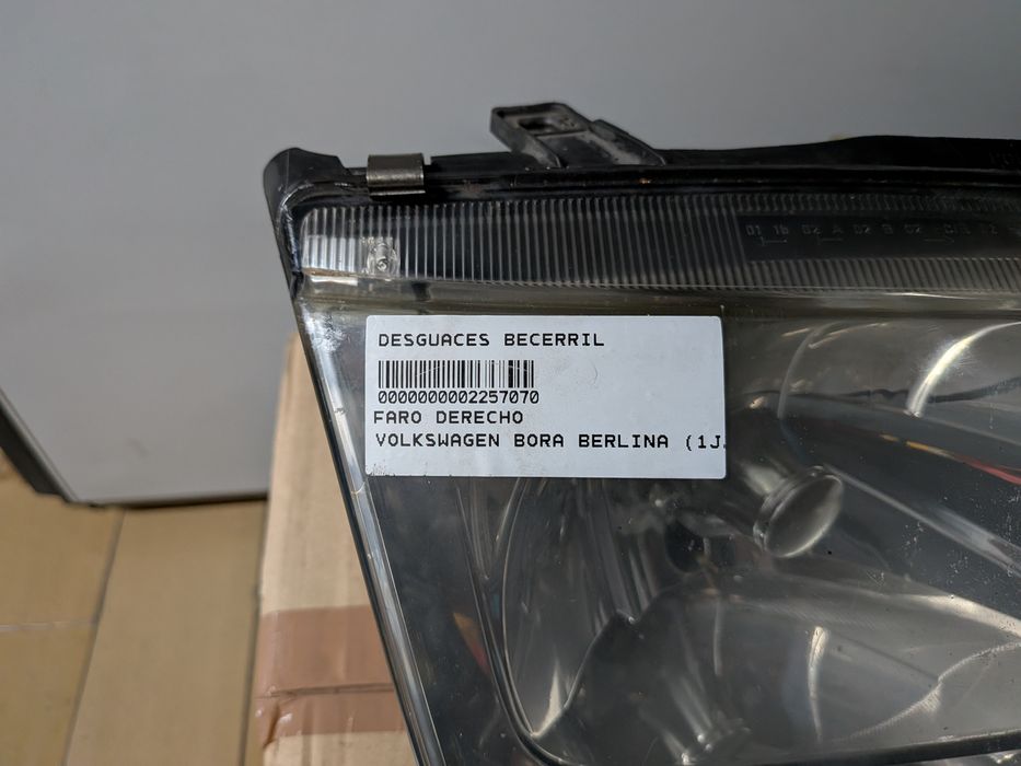 VW BORA farol lado direito