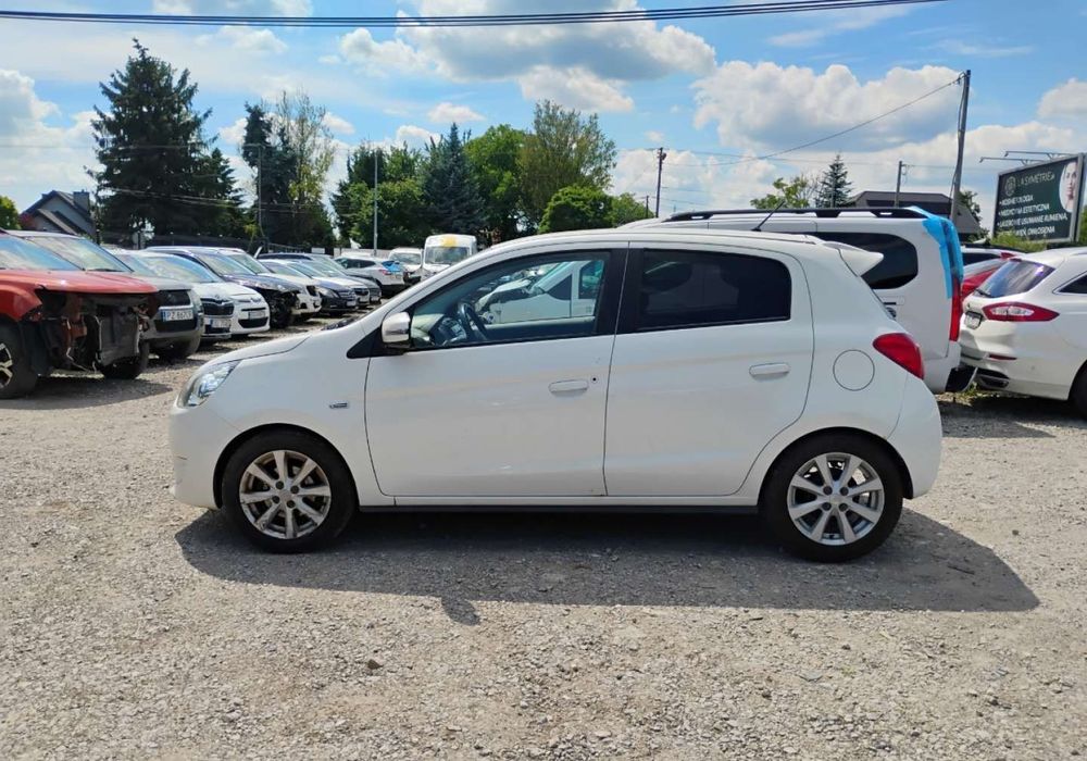 Mitsubishi Space Star 2015r, 1.2 Benzyna. Lekko uszkodzony prawy przód. Jeździ.