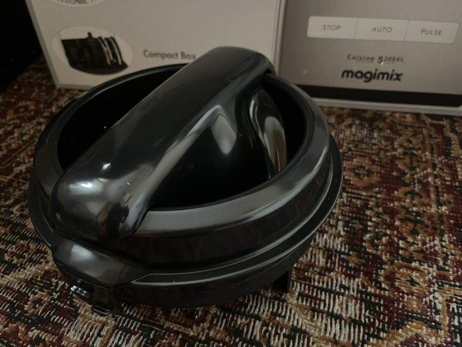 Wielozadaniowy robot  kuchenny Magimix 5200 XL