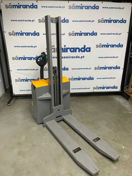 Stacker Elétrico Jungheinrich EMD 118