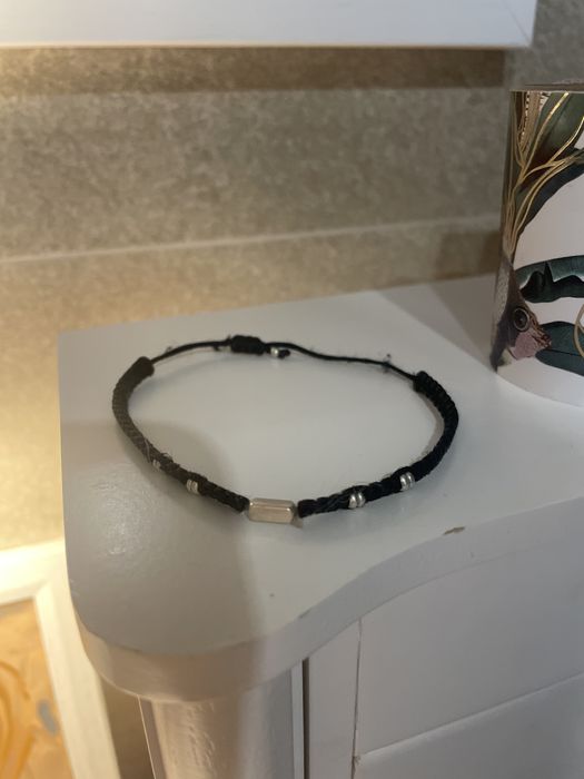 Pulseira ajustável preta e prata