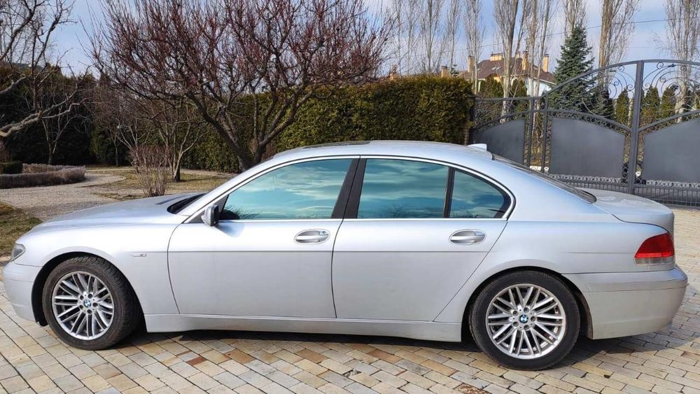 BMW 7 дзвонити до 22:00