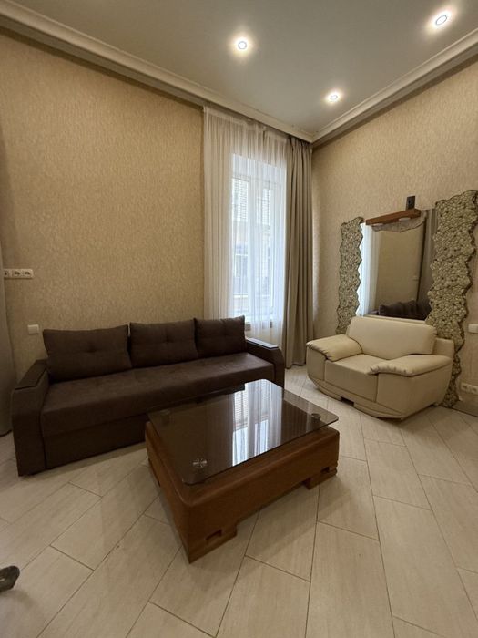 Дерибасовская / Ришельевская  12 Подобово Оперный Театр Центр