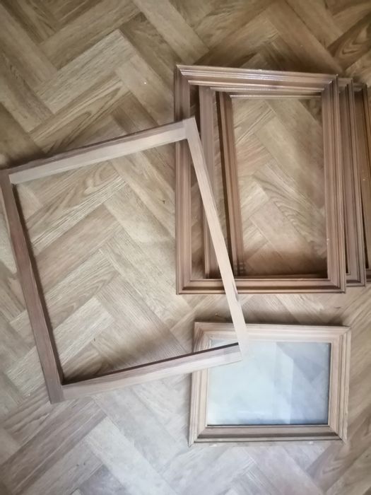 Рамки дерев'яні  43*31 та А4