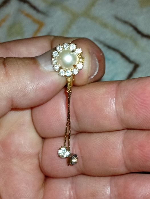 Mini Alfinete com duplo cordão pequeno