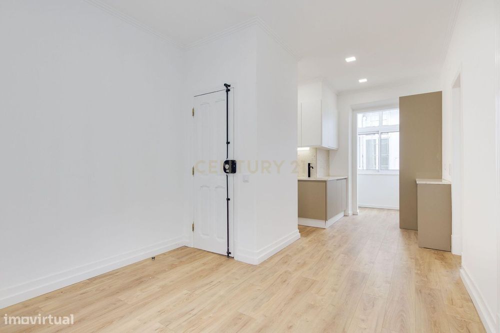 Apartamento T2, totalmente renovado.