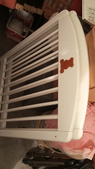 Berço branco com colchão