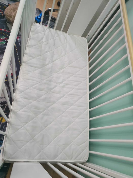 Łóżeczko z materacem plus dodatki